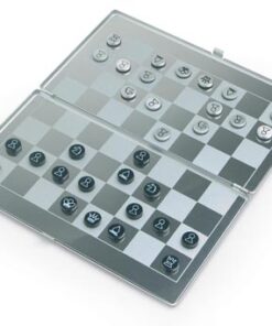 Chess game with magnetic pieces